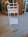 Kukkapylväs maalattua puuta 
Mitat LxSxK 20x20x85 cm. Hinta 30e 