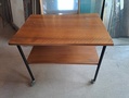 Pöytä pähkinäpuu pinnalla 1960 lukua 
Mitat LxSxK 63x45x50 cm. MYYTY