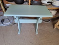 Lyhty penkki maalattua puuta 
Mitat LxSxK 60x31x43 cm. Hinta 30e 