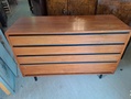 Teak pintainen lipasto 1950 lukua.
 Mitat LxSxK 97x37x63 cm. Hinta 100e 