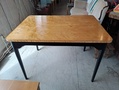 Ruokapöytä 1950 lukua 
Mitat LxSxK 110x80x74 cm. Hinta 80e 