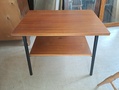 Mahonki pintainen pöytä 1970 lukua 
Mitat LxSxK 65x45x50 cm .Hinta 45e 