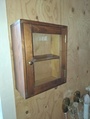 Pieni seinävitriini kaappi 
Mitat LxSxK 25x13x32 cm. Myyty 